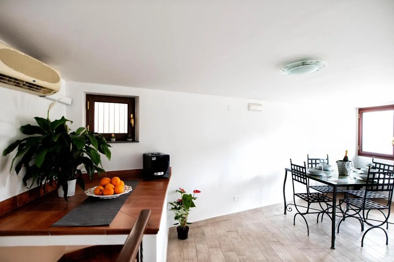 Musumeci'S Apartment Кальтаджироне Италия